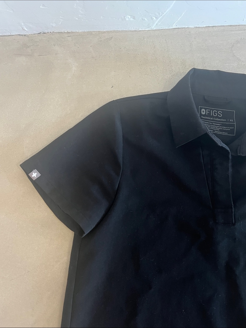 FIGS Women’s Black Short-Sleeve Polo Scrub Top - Picture 4 of 4